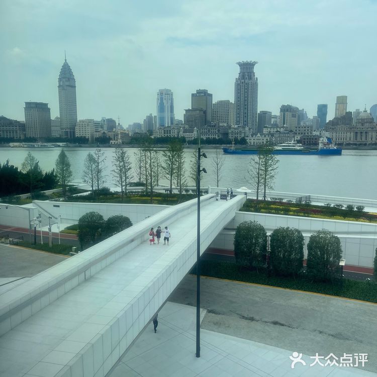 上海最好的现当代艺术馆的浦东美术馆开馆啦[加油]