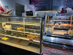 面包甜点陈列柜-啊噗吐呦现场烘焙(麦凯乐店)