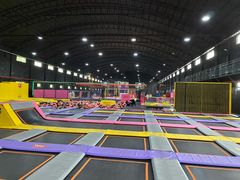 -嘿哟动霸CHUA·新潮玩运动娱乐中心·蹦床滑冰团建乐园
