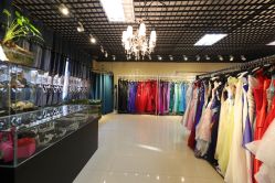 -月月婚纱礼服仓储店(王府井店)