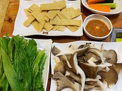 -喇喇排骨火锅·传统韩式脊骨汤(望京西园总店)