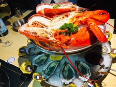 金牌蚝龙虾拼盘-囧吉香生蚝牛排馆(湖北路店)