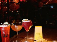 -FOUR PLAY BAR