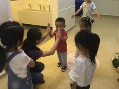 -瑞思少儿中心·少儿英语素养启蒙(勒泰直营校区)
