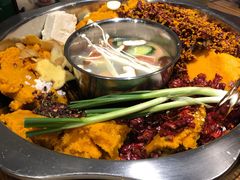 青年火锅头号种子锅底-周幺妹重庆老火锅(银泰城总店)