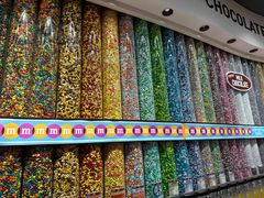 -m豆巧克力世界(上海世茂广场店)