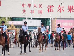 -霍尔果斯国门景区