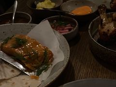 烟熏三文鱼配烤饺子皮和芥末籽酱-BOR Eatery(安福路店)