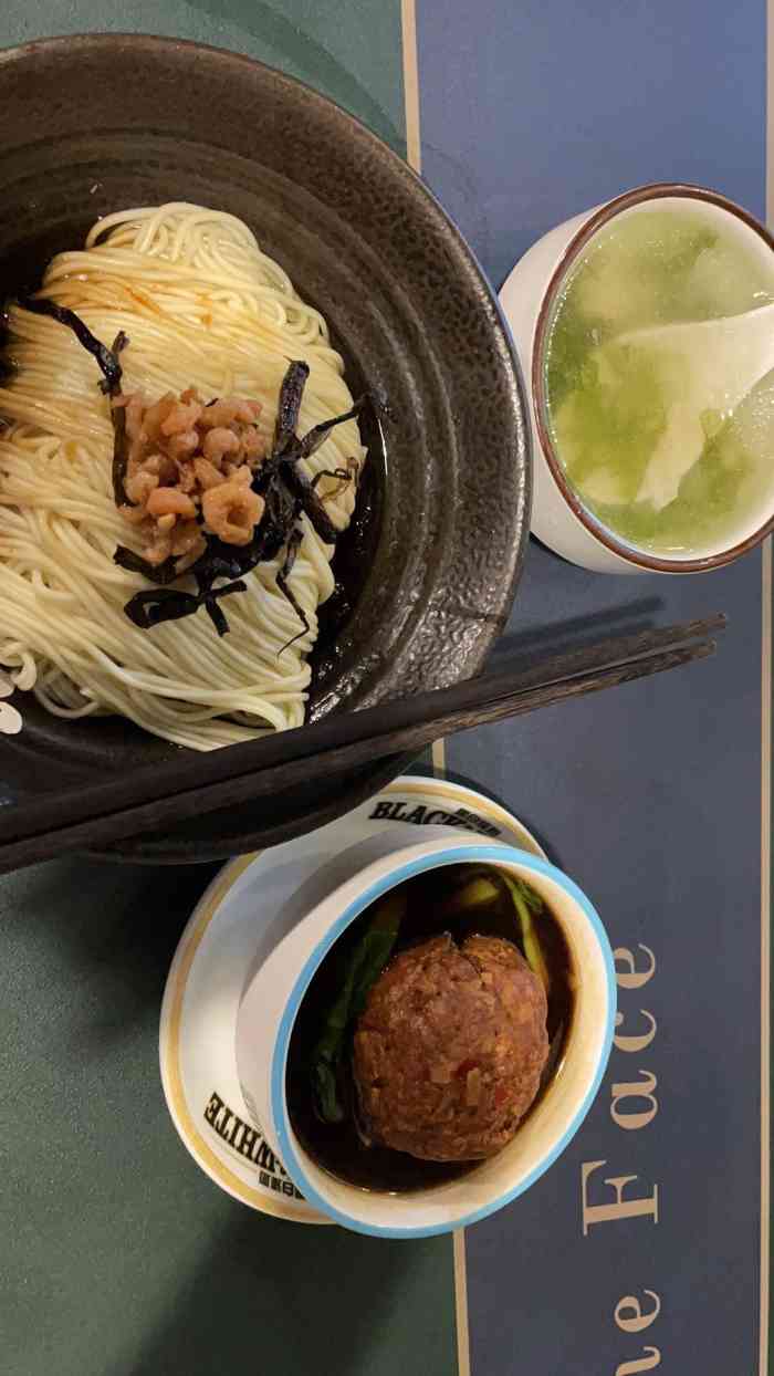 the face八面玲珑(西藏北路店)-"朋友带我去的一家面馆,中午到的时候