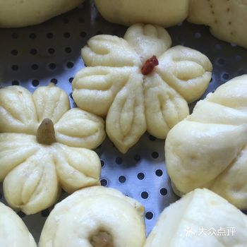 瘪掉下来。那坨粑粑也逼真，下次做个巧克力的应该更像