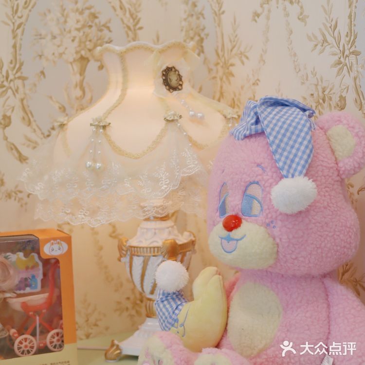 🎀治愈系萌宠馆！穿洛丽塔和羊驼梅花鹿一起玩