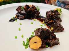 墨鱼汁葱烧谷饲牛肋-北京王府井希尔顿酒店·秦唐中餐厅Chynna