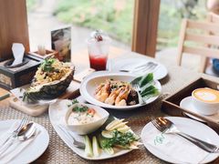 -Chom Cafe and Restaurant