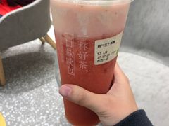 霸氣芝士草莓-奈雪的茶(市百一店)