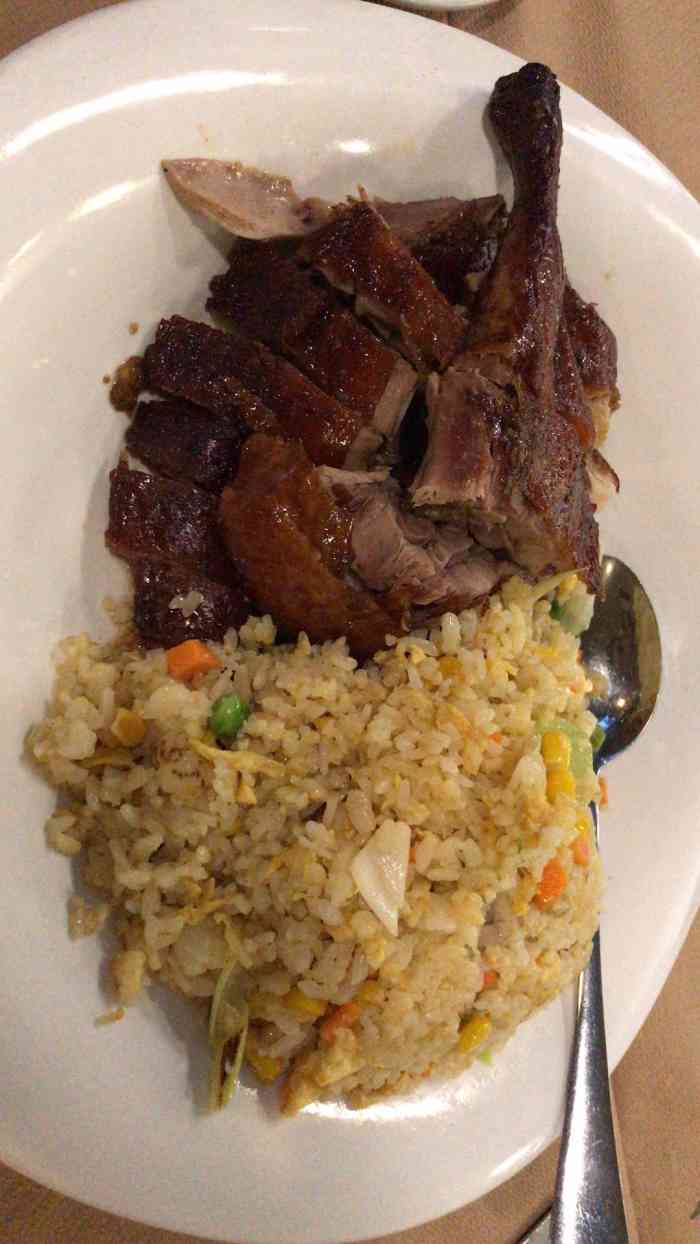 打分 对于我一个广东人,我觉得他们的烧鸭不错.