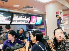 等位区-麦当劳(北京南站店)