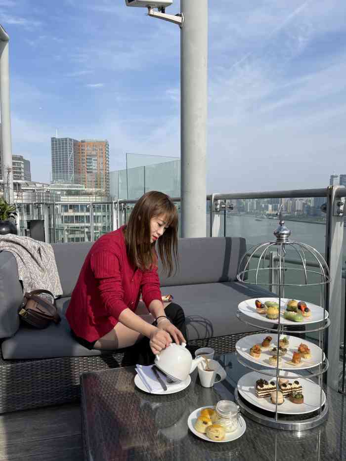 外滩悦榕庄·tops下午茶-"吃完喝一杯,就是天有点凉了,服务员贴心拿.