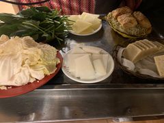 -洞庭洲·防空洞火锅·铜锅涮肉·烧烤(新百广场店)