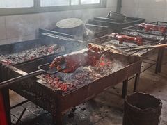 -黄记四更烤乳猪店