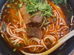 香辣牛肉笋烧面-李先生牛肉面大王(上海站南广场店)
