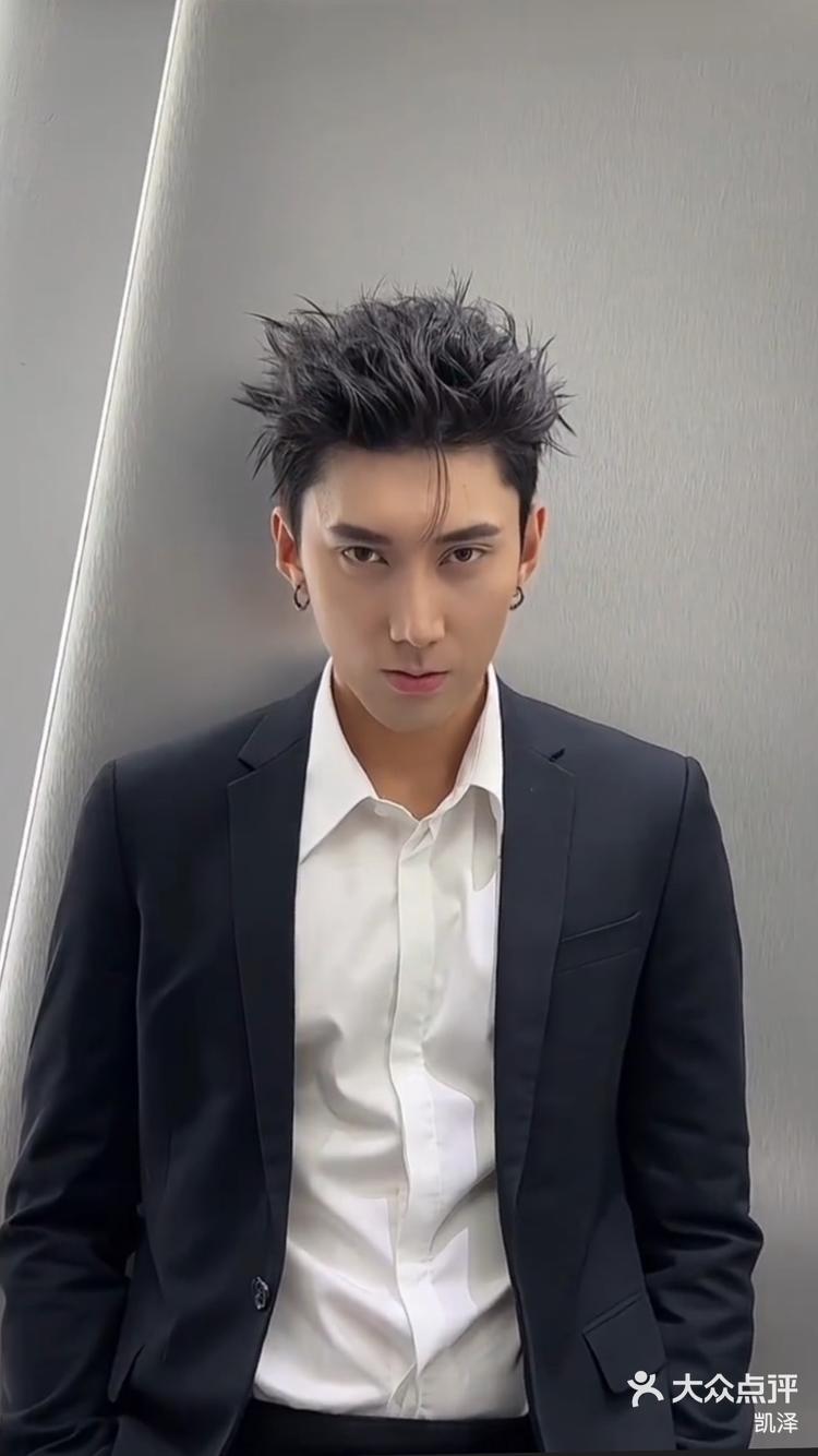 龙须背头 龙年限定,龙须后背男生超帅的发型谁做谁好看建议长度在