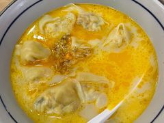 金汤黄鱼馄饨-蟹黄鱼·楼上面馆(外滩中央旗舰店)