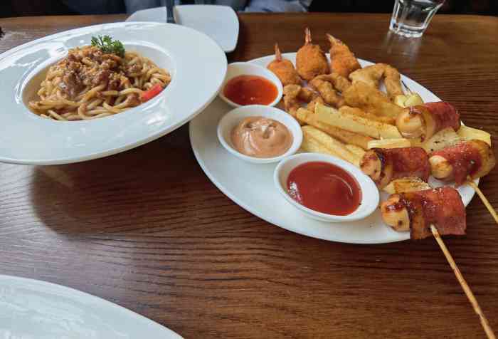 第五街西餐厅(工农路店)-"闺蜜推荐的一家店,说是很火爆,我还特意早.