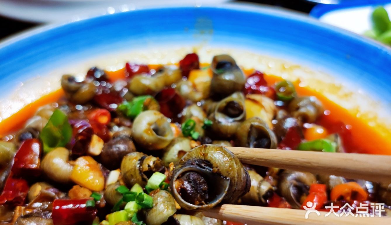 在古朴的小酒馆里，享受超级正宗的烧烤😋