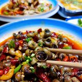 在古朴的小酒馆里，享受超级正宗的烧烤😋