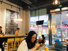 大堂-HELLO 27 意面·沙拉·帕尼尼