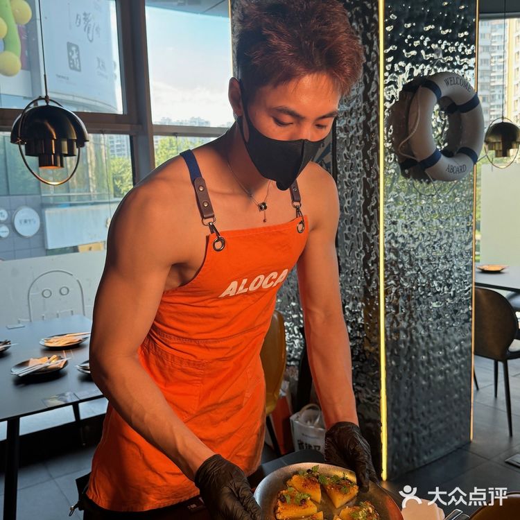 在杭州！！猛男餐厅真的有猛男