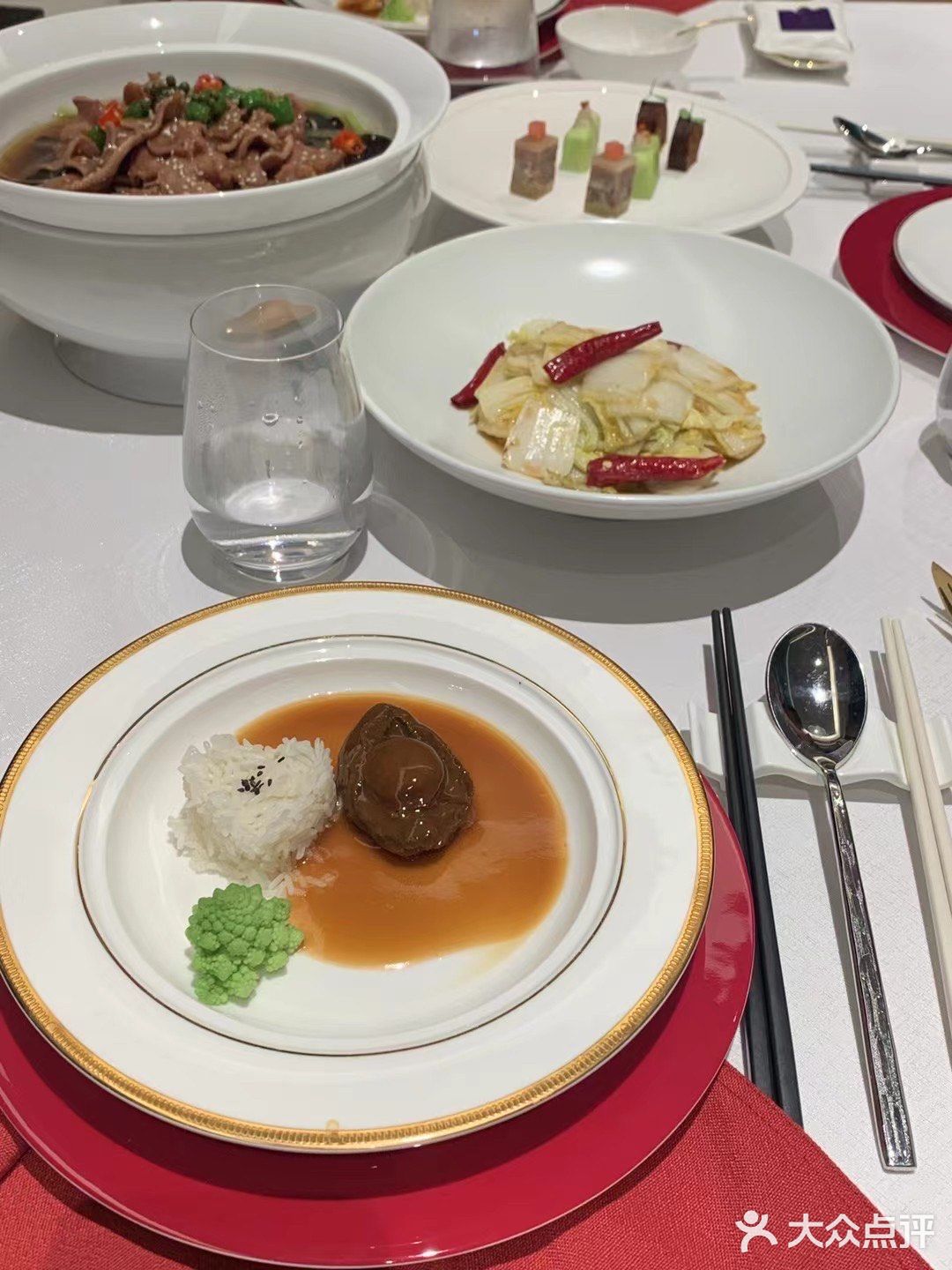 云宴·雲中奢宴 餐厅在57层，视线绝佳，环境也超美