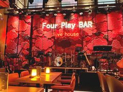 -FOUR PLAY BAR