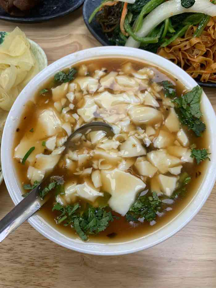 筋饼豆腐脑一绝-"看评论是开了很多年的老店,周末有时间来尝.