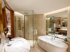 -上海佘山世茂艾美酒店