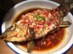 香煎鲫鱼-费大厨辣椒炒肉(万家丽一店)