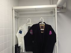 -菠萝格斗巴西柔术训练馆