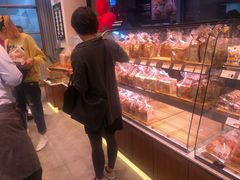 面包甜点陈列柜-巴黎贝甜(泗泾店)