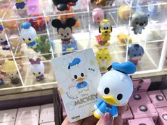 -名创优品(北京新中关购物中心地铁层店)