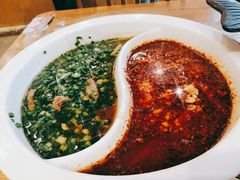 鸳鸯水煮牛肉-成都吃客(九眼桥店)
