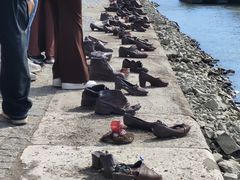 -多瑙河畔鞋履雕塑