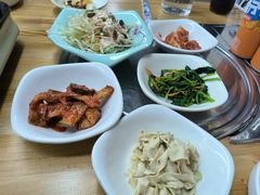 -亲昵春川鸡排(韩国美食街店)