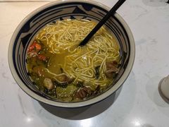 酸菜肥肠面-老碗会·陕西手工面(前海世茂店)