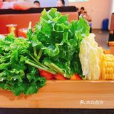 打卡非常正宗的重庆火锅，热辣浓烈，爽翻味蕾。