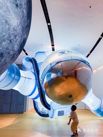 深圳看展沉浸式“太空旅行”漫无边界航天展