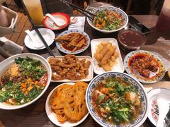 鸡爪-爆炸头阿姨小四川正宗川味小吃(无任何分店)