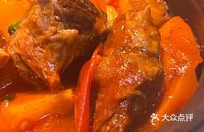 Braised Beef Shank with Tomato in Clay Pot