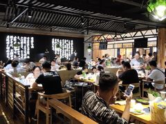 大堂-洪氏嗨捞·广东猪肚鸡·椰子鸡火锅(西咸万象城店)