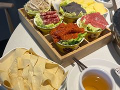 -茅草房·河畔园林火锅