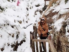 -雪山彩虹谷景区